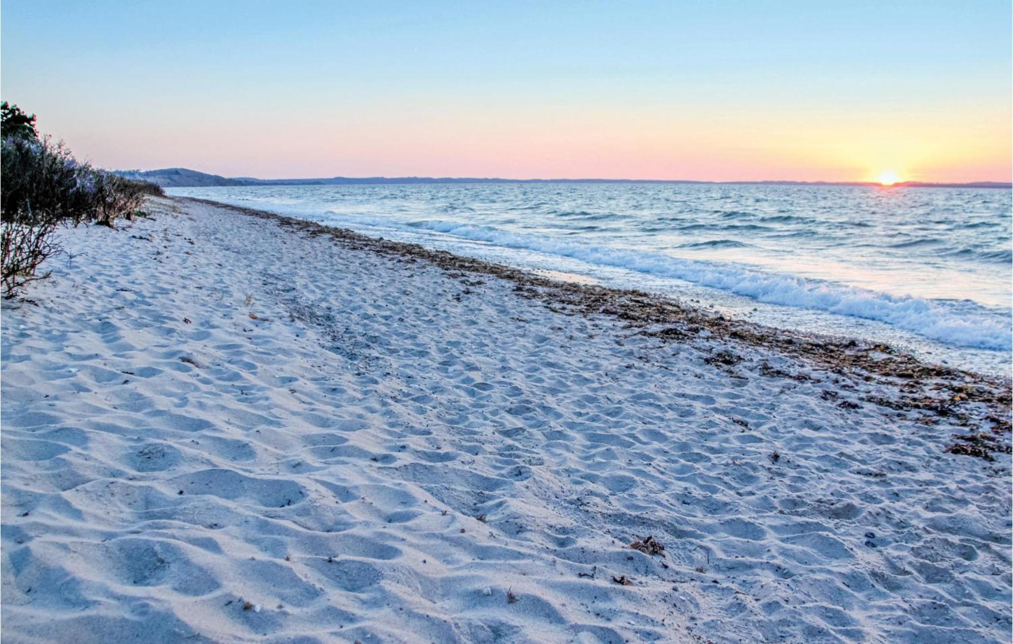 Strandhuset Knebel Экстерьер фото